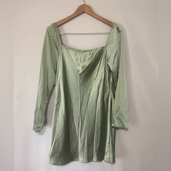 Princess Polly LIKE NEW size 10 star power silky long sleeve mini dress - Picture 5 of 6